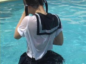 濡れて透けるセーラー服と下着　サンプル画像04